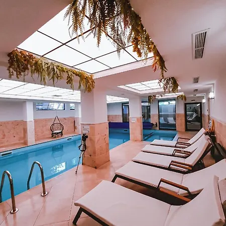 Lusi Holiday, смолянски езера